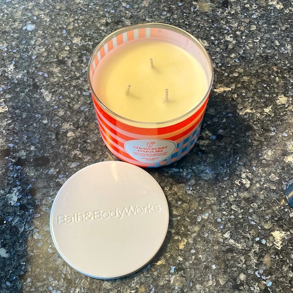 Soy wax blend candle, strawberry daiquiri scented - Picture 5 of 5